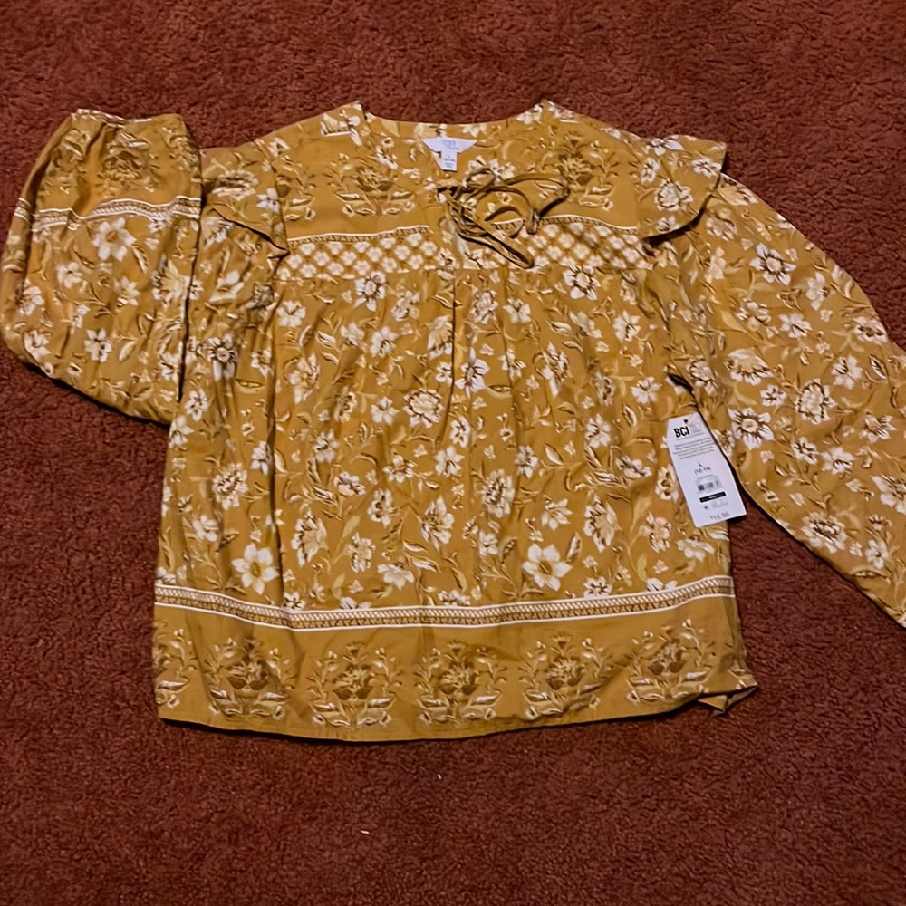 Nwt women’s top.